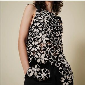 $285 Santart Ruby Crochet Floral Lace Black and White Women's Top XS - like new